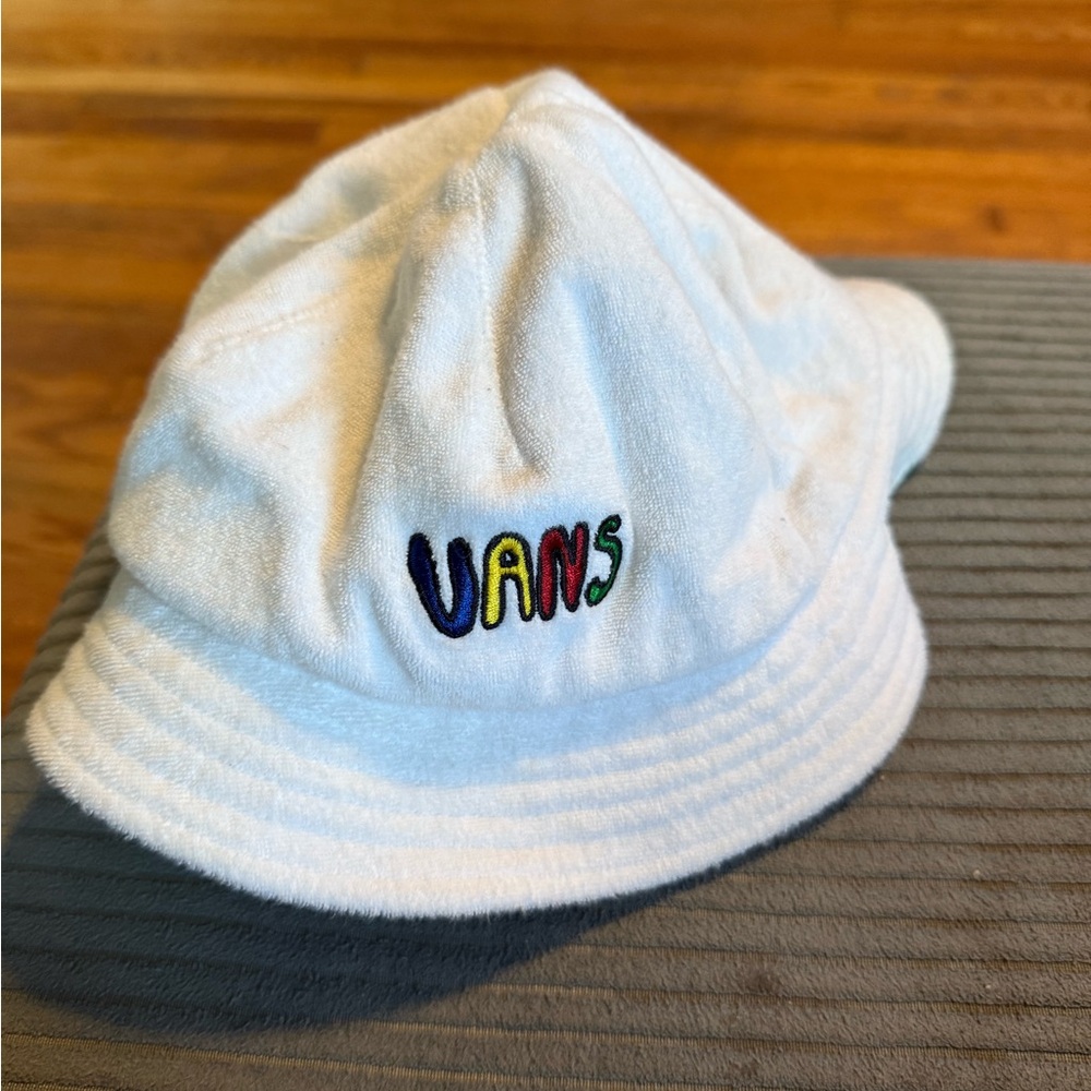 Vans White Bucket Hat with Embroidered Logo